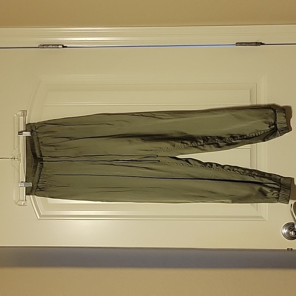 Army green silky drawstring pants, elastic drawstring waist & pockets. Size SM - Picture 2 of 8